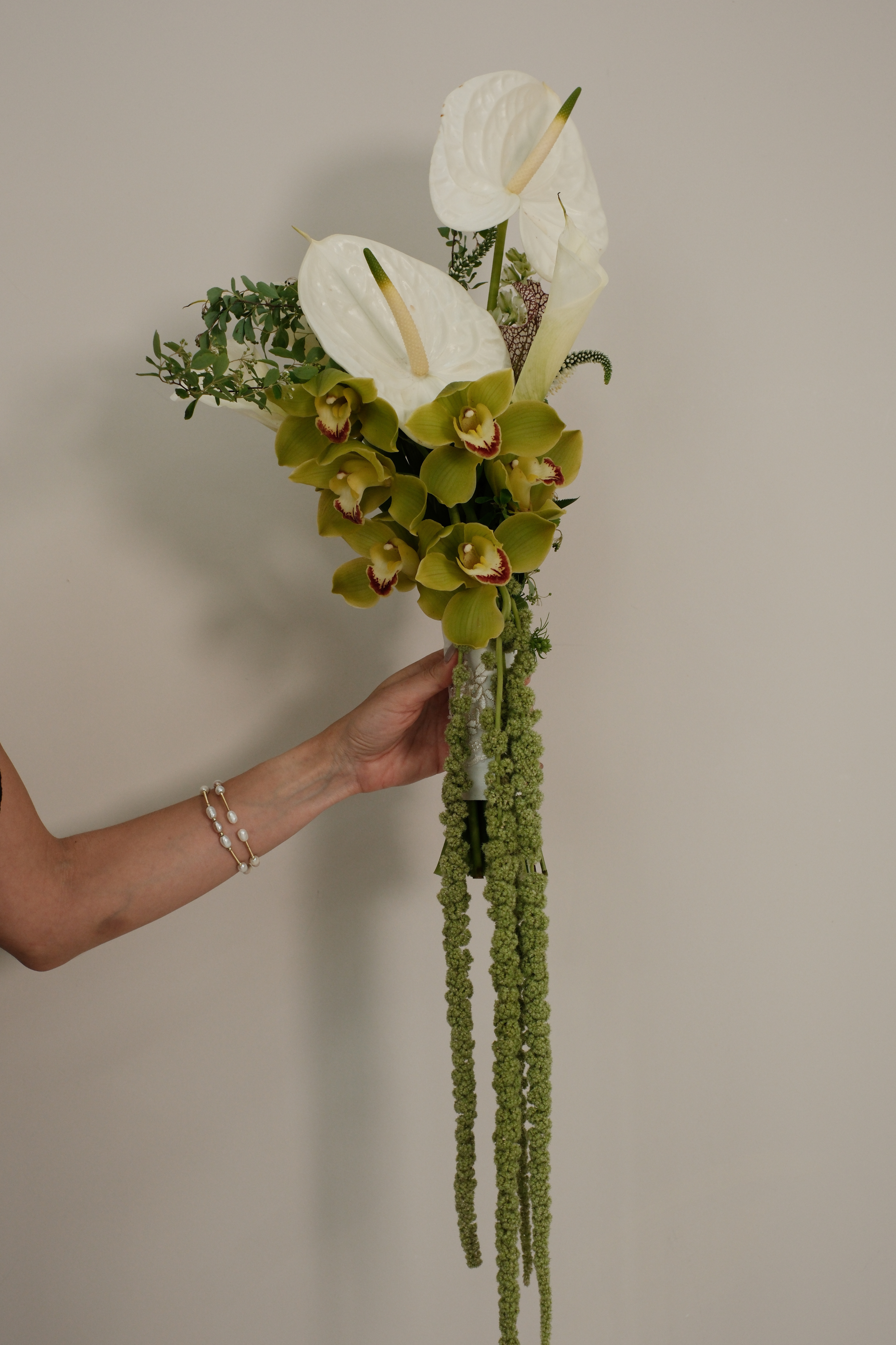 Cascade amaranthus, anturius, cymbidium.